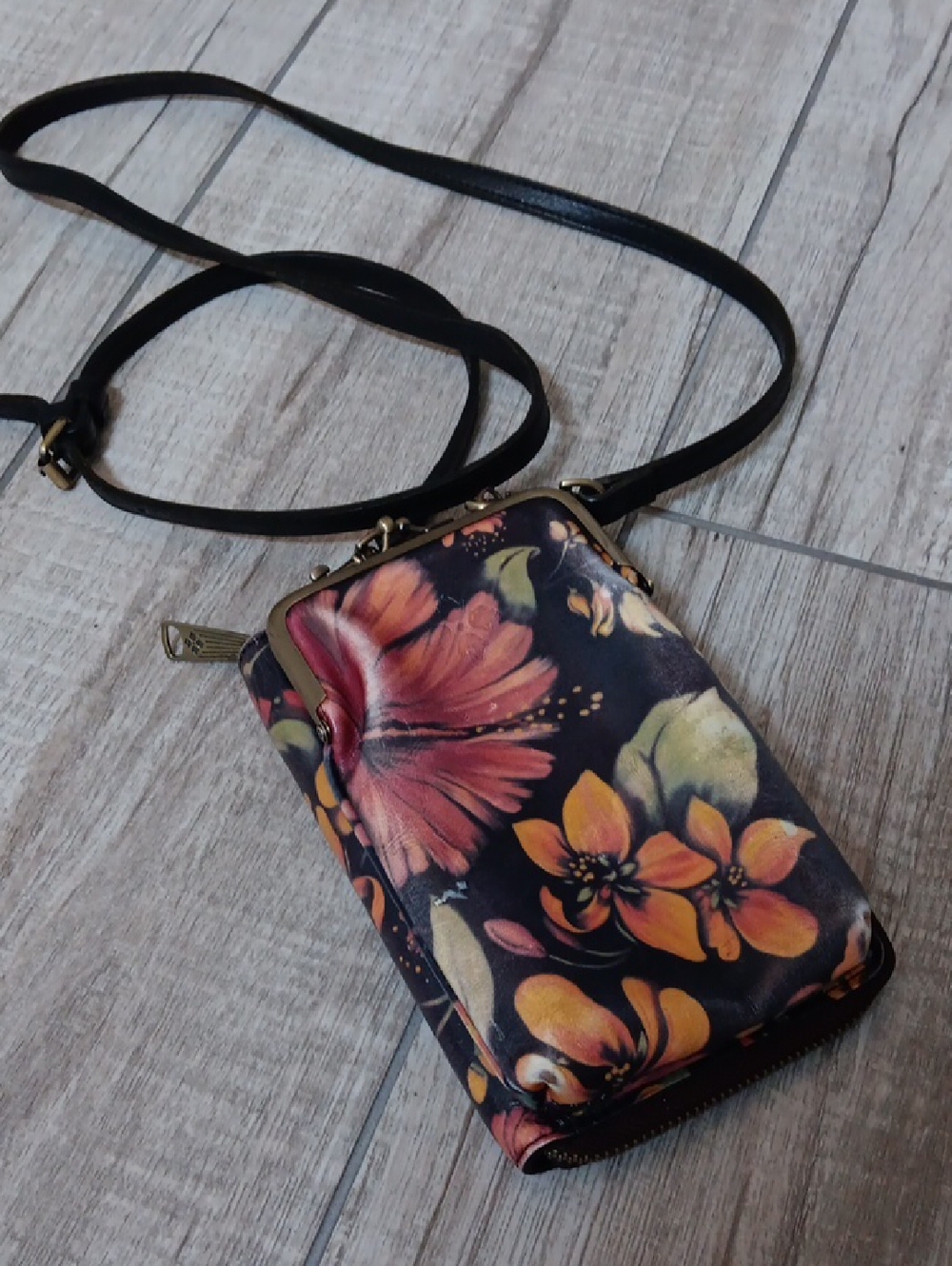 PATRICIA NASH..WALLET/PHONE CASE CROSSBODY
